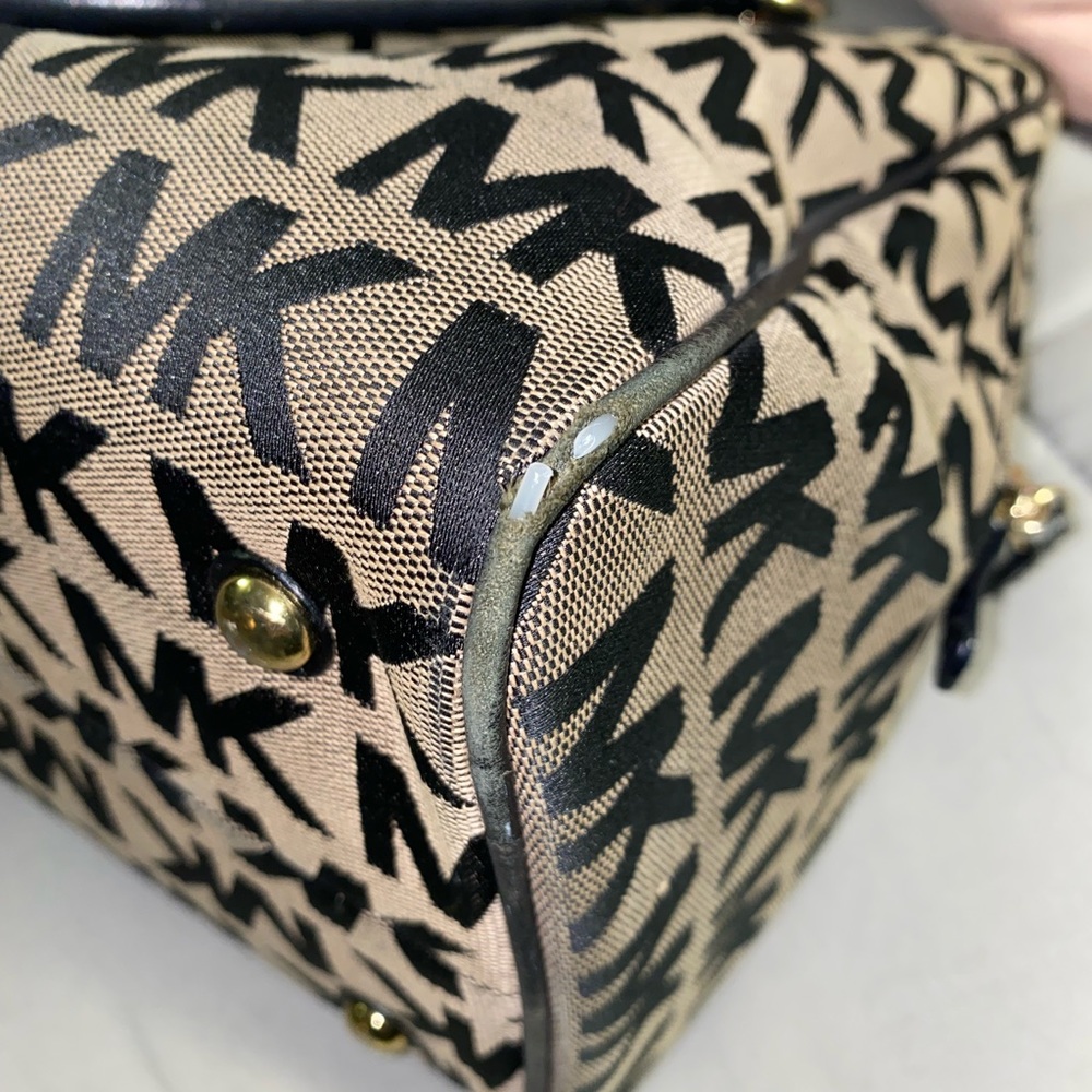 Authentic Michael Kors Satchel - Picture 11 of 16
